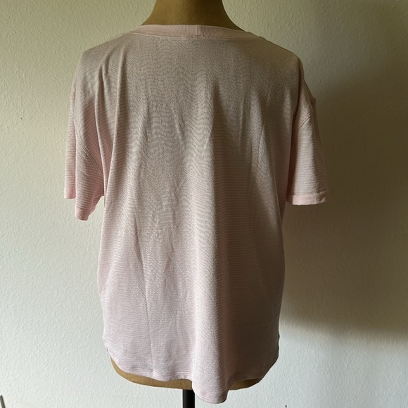 Lululemon sz 8 pink short sleeve T, no fabric tag great pre owned condition - Picture 4 of 6